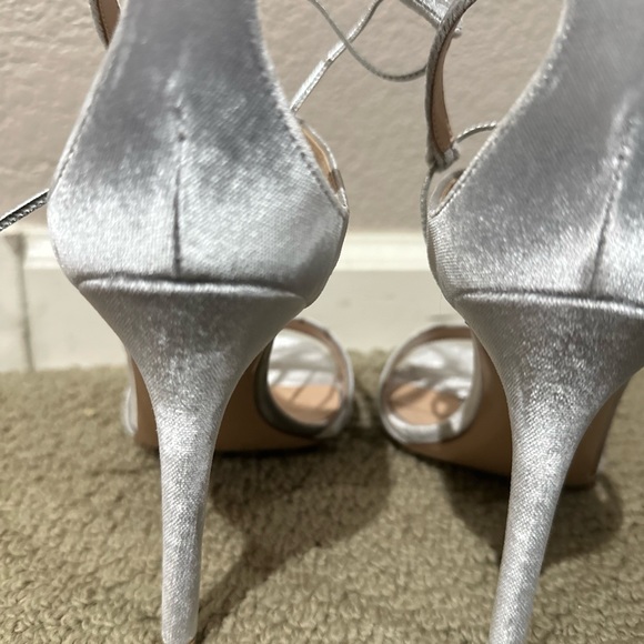 New Gianvito Rossi Silver Velvet Heels - Picture 2 of 4